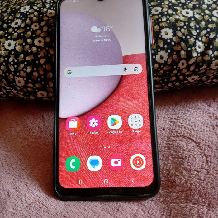 Продаю сотовый телефон Samsung недорого.