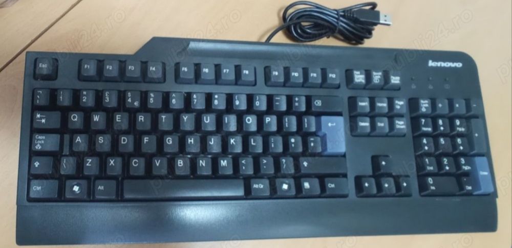 Vand Tastatura LENOVO cu fir și mufa USB