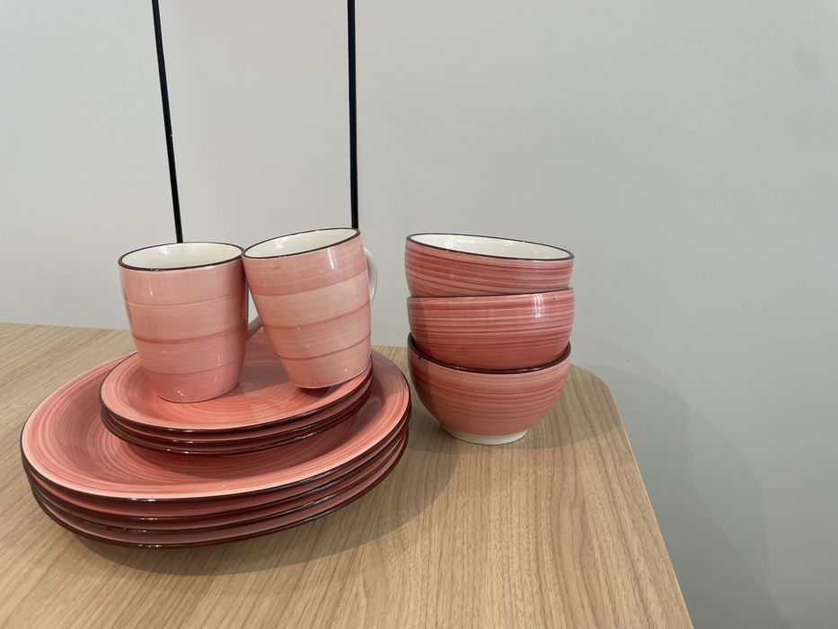 Сервиз по 4 штуки продаю срочно