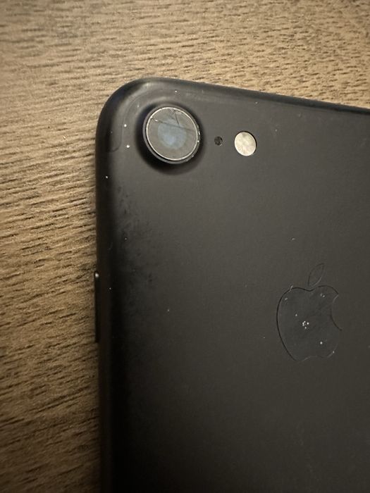 Iphone 7 32 добро състояние 2х