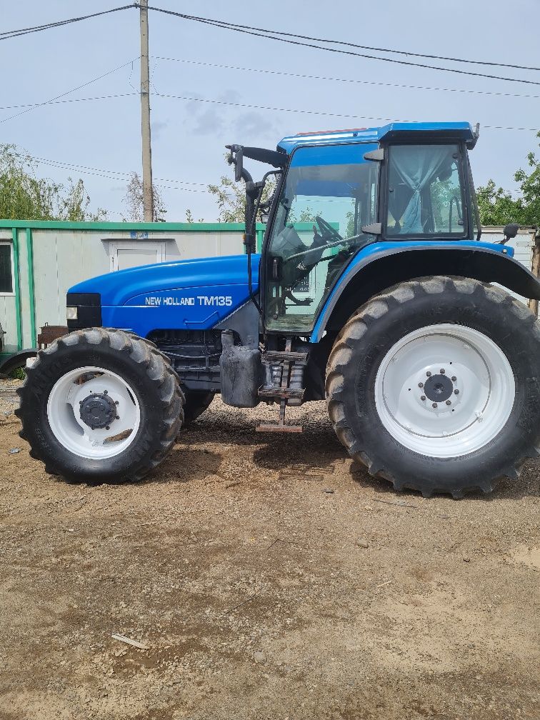 Tractor New Holland TM 135