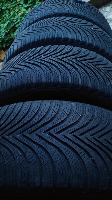Зимни гуми MICHELIN ALPIN 5 215/55/16.  97H . с грайфер 60%.