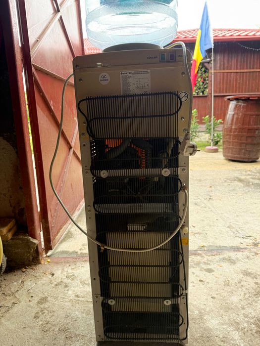 Vând dozator apa rece,calda,cu spatiu depozitare