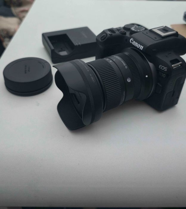 Canon Eos R10 + Obiectiv Sigma 18-50mm F2.8 DC DN Contemporary