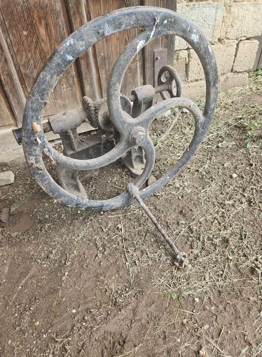 Masina de gaurit antic