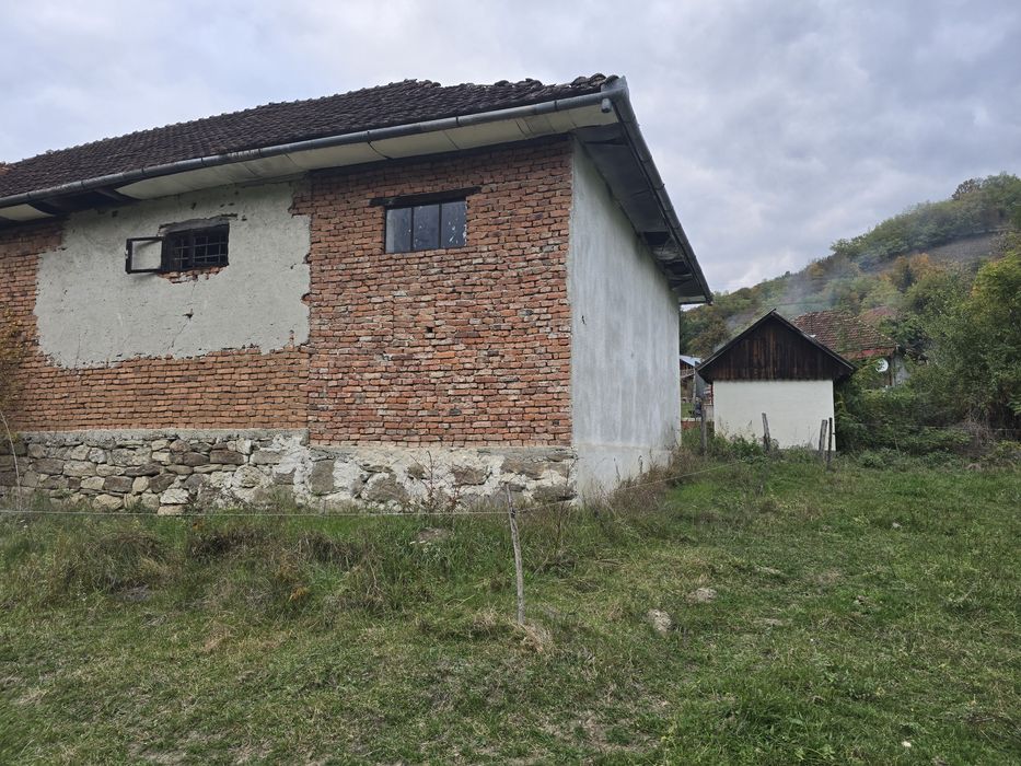 Vand imobil in suprafata de 180 m2