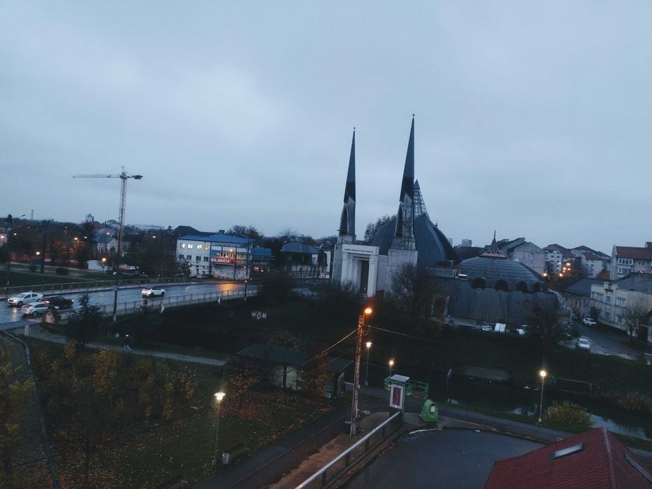 Proprietar vând apartament cu 3 camere,decomandat,