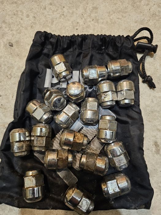 Оригинални гайки за Хонда