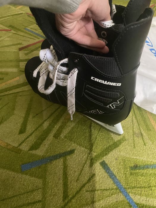 patine de hochei crowned