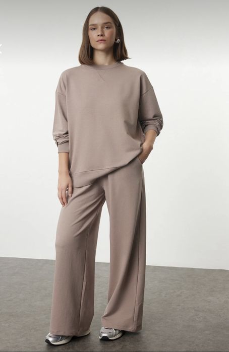 Прекрасен комплект от две части с широки крачоли