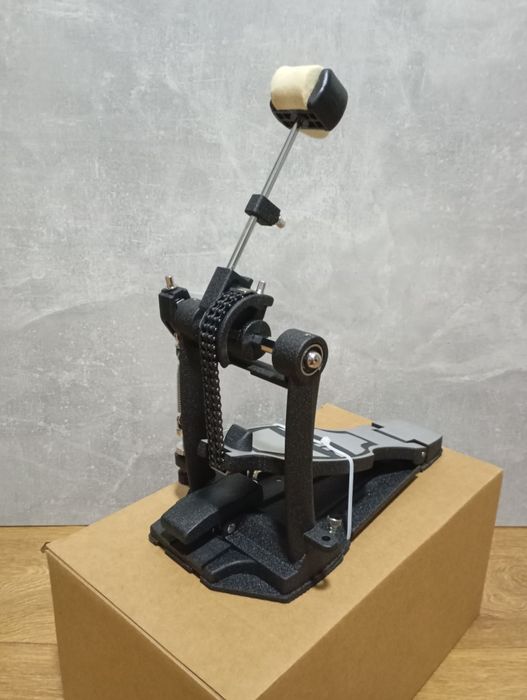 Педаль бас барабана