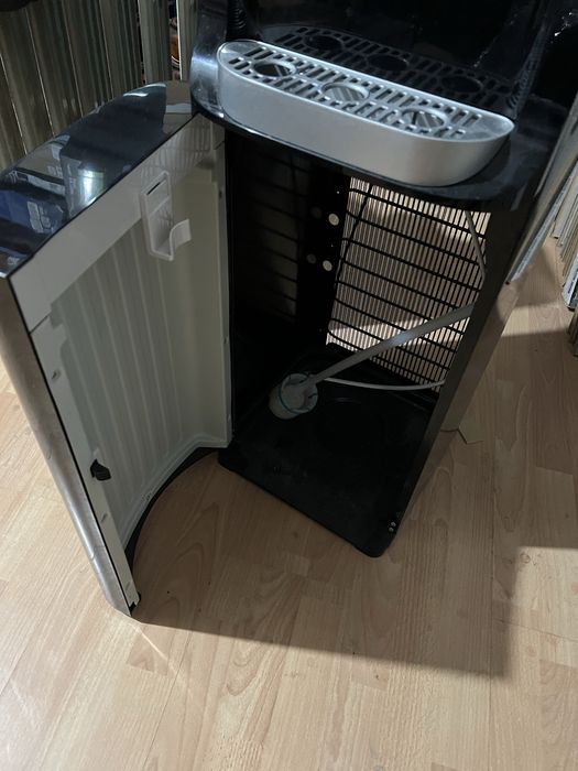 Диспенсър за вода