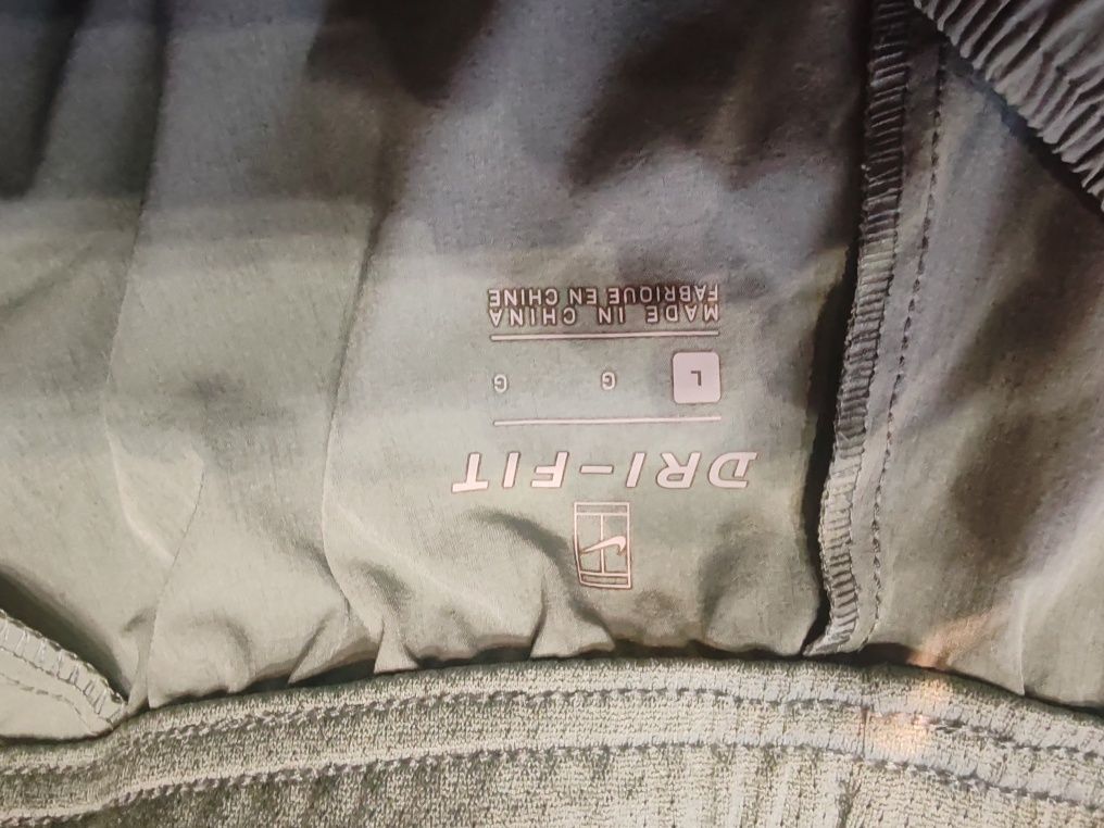Къси спортни панталони Nike L