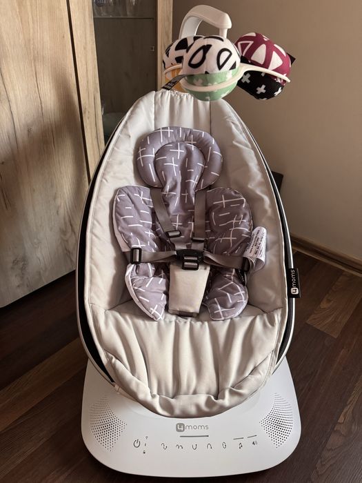 Електрическа бебешка люлка Mamaroo 5.0 и бебешка подложка