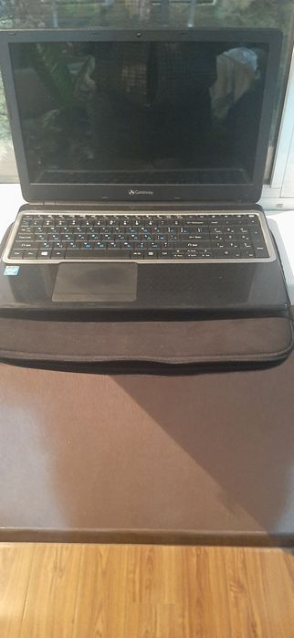 лаптоп Gateway 15"