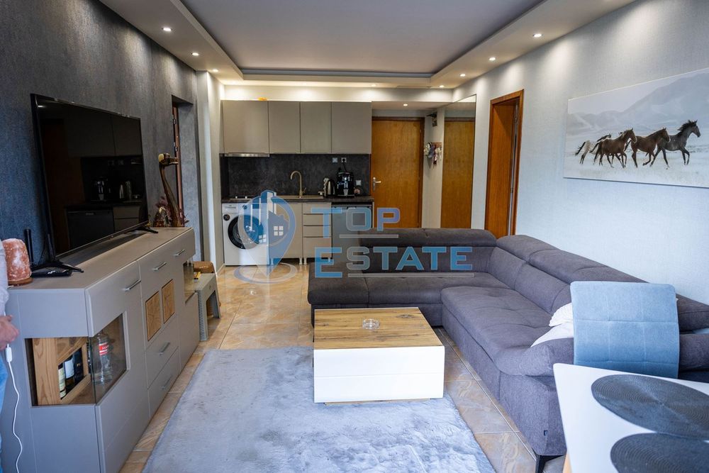 ВИДЕО! Тристаен обзаведен апартамент на първа линия в хотелски компле