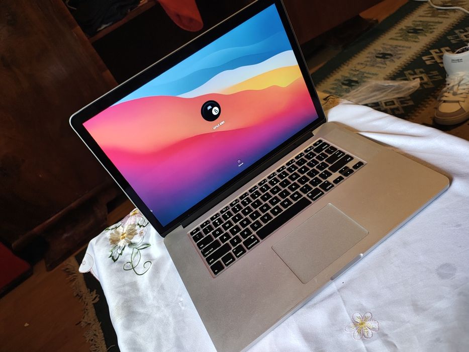 Macbook Pro Retina 15 Inch, Late 2013 2 GHz Quad Core i7 128gb 8gb ram