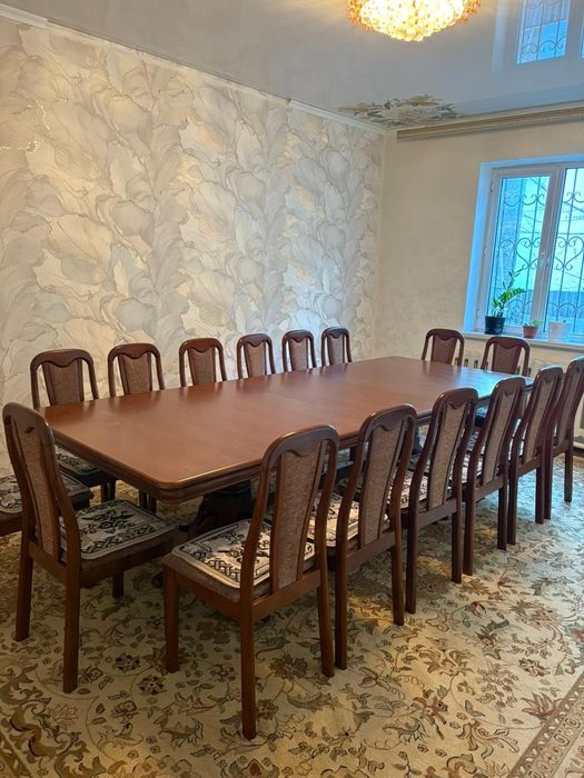 Стол со стульями