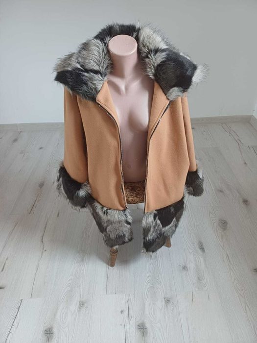 Palton de dama cu blanita