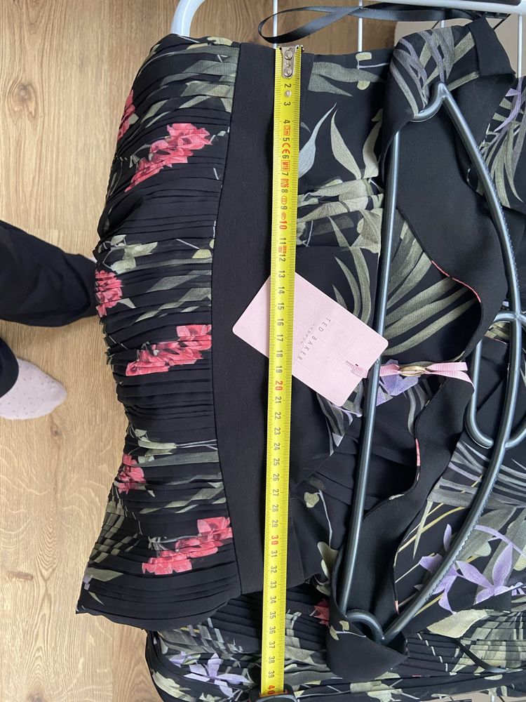 Нова ефирна рокля Ted Baker , размер С, ted size 1