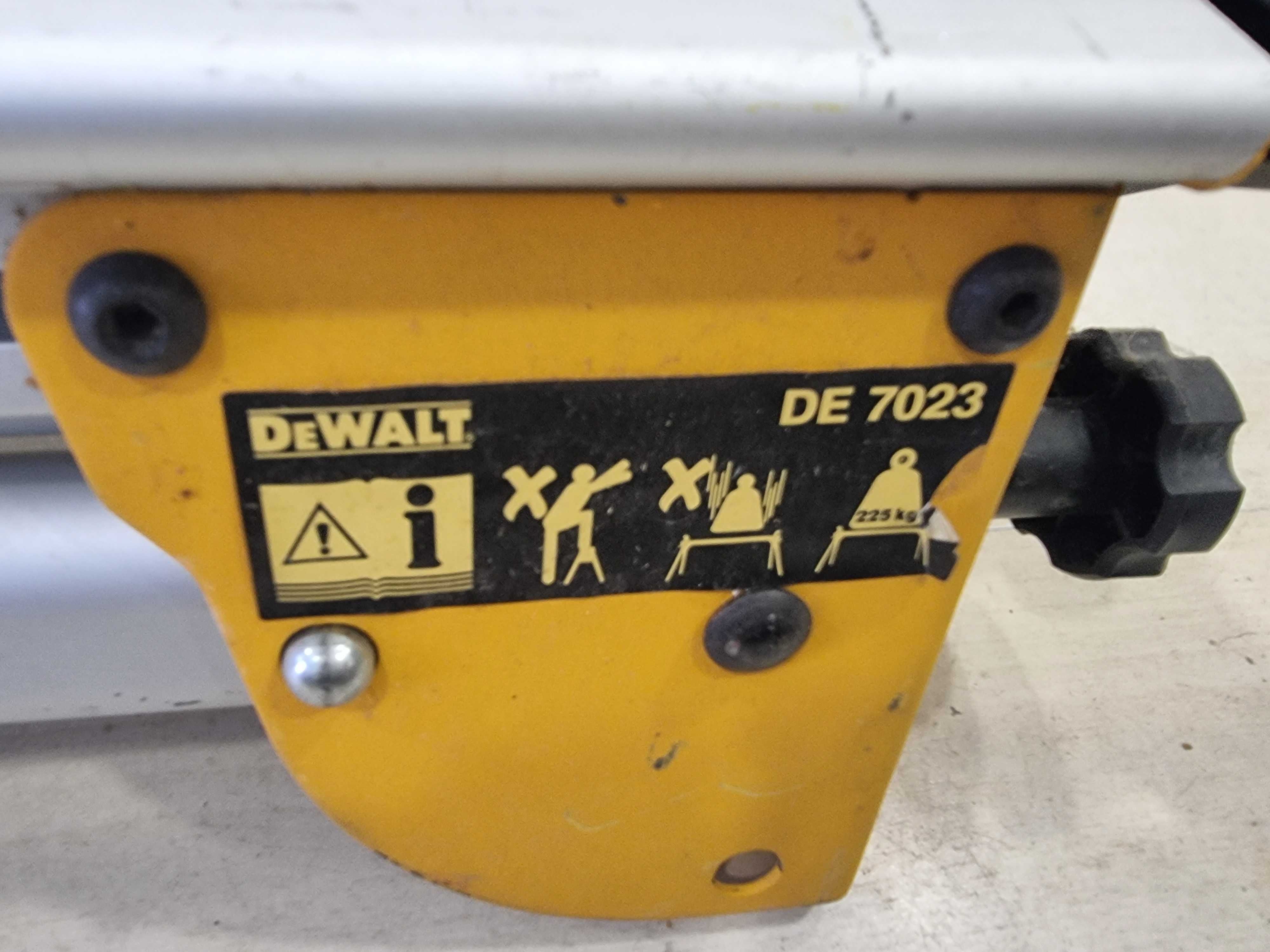 Стойката за циркулярен трион DEWALT DE7023