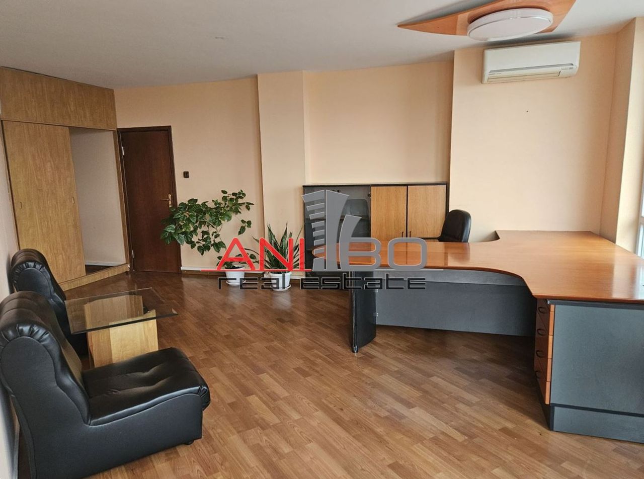 Продава се Офис в Варна, Гръцка махала - 117 кв.м за 2736 €/кв.м - Снимка #1