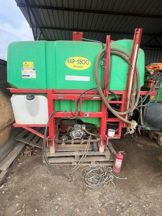 Masina de erbcidat Met  1500 l, 18 m latime