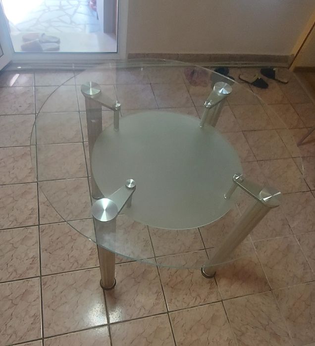 Стъклена кръгла маса