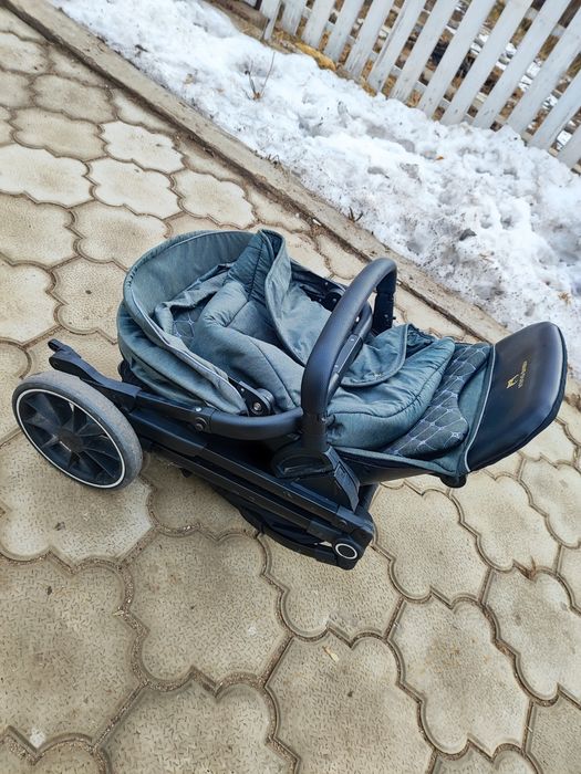 Продам прогулочную коляску