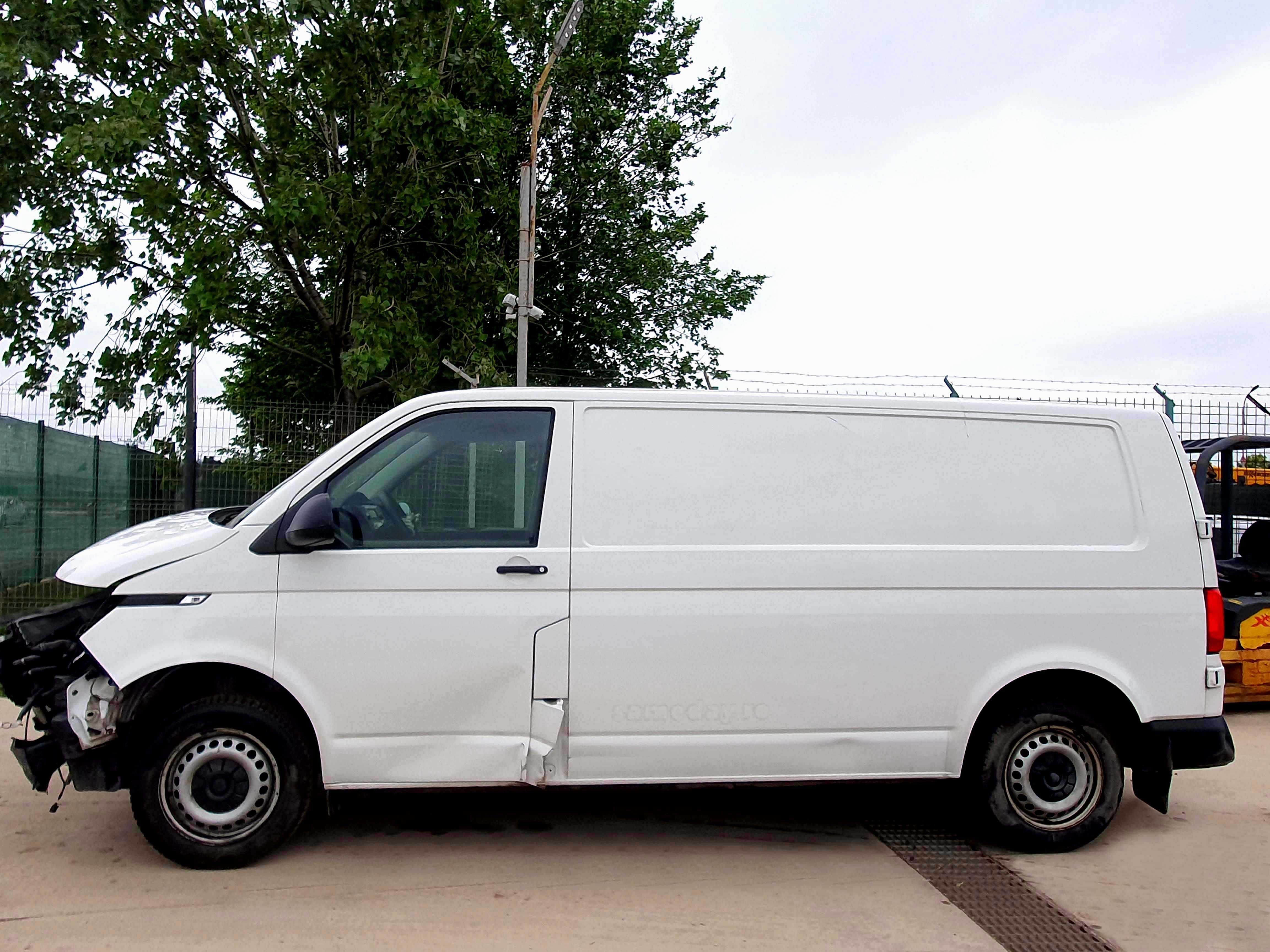 VW Transporter, T6, 2020, motor 2.0 tdi, Aer Conditionat - avariat