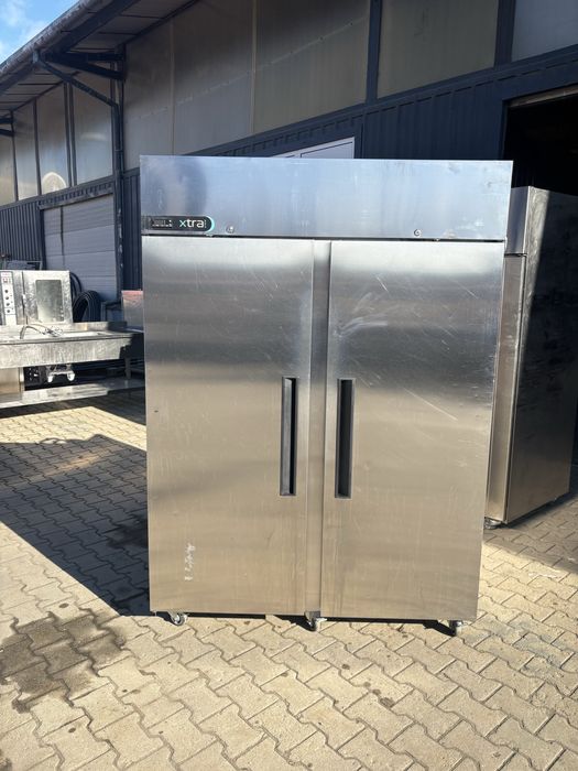 Frigider profesional dublu.