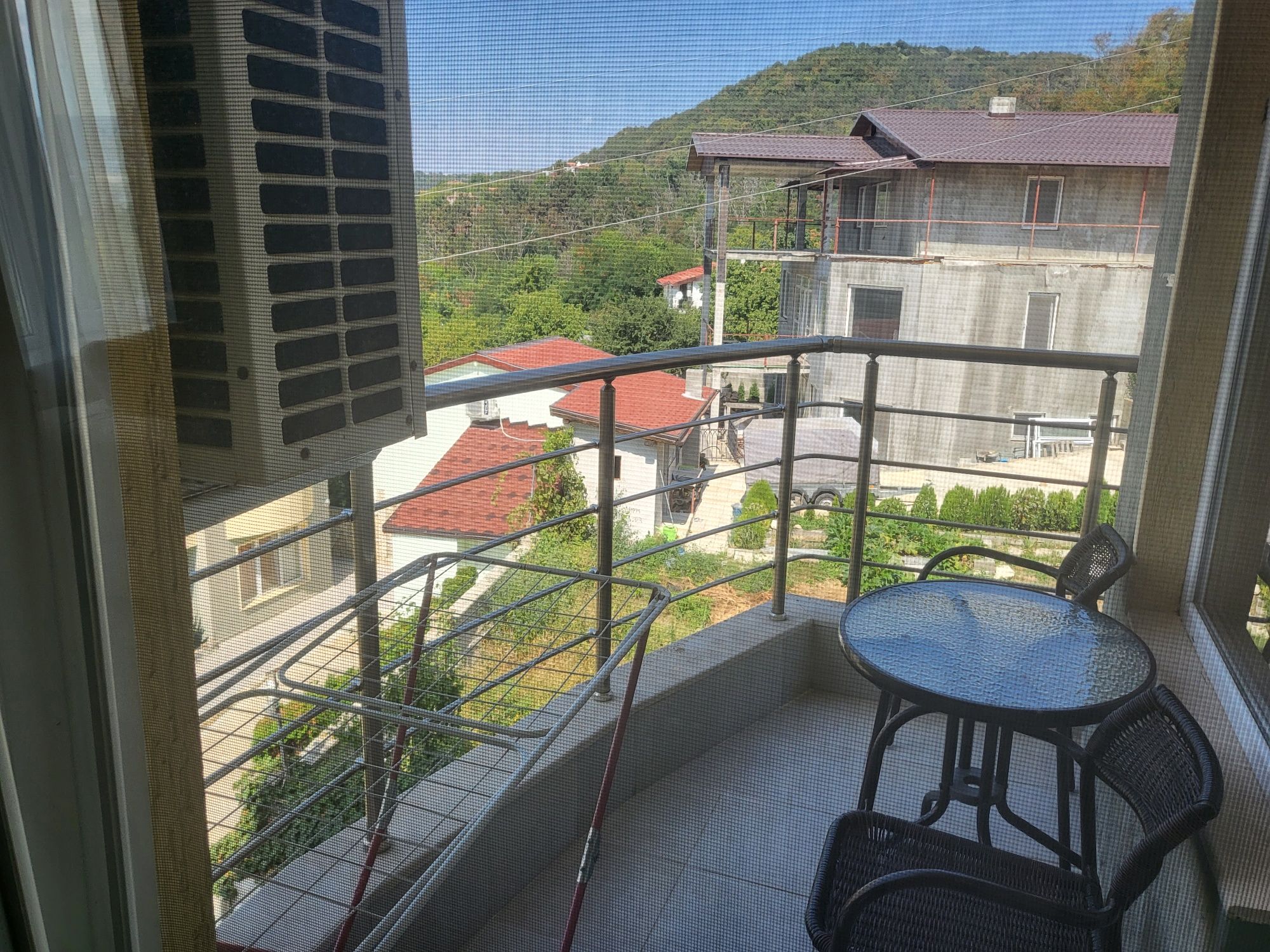 Тристаен панорамен апартамент 100кв.м с паркомясто в затворен комплекс