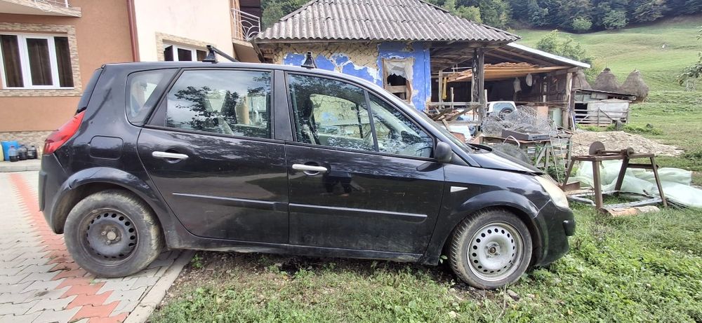 Vând sau dezmembrez Renault Scenic