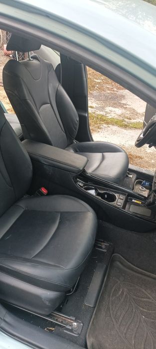 Тойота Приус  Хибрид  4x4