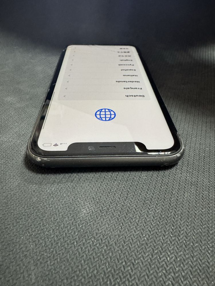 iPhone 11 64gb - заключен с айклауд