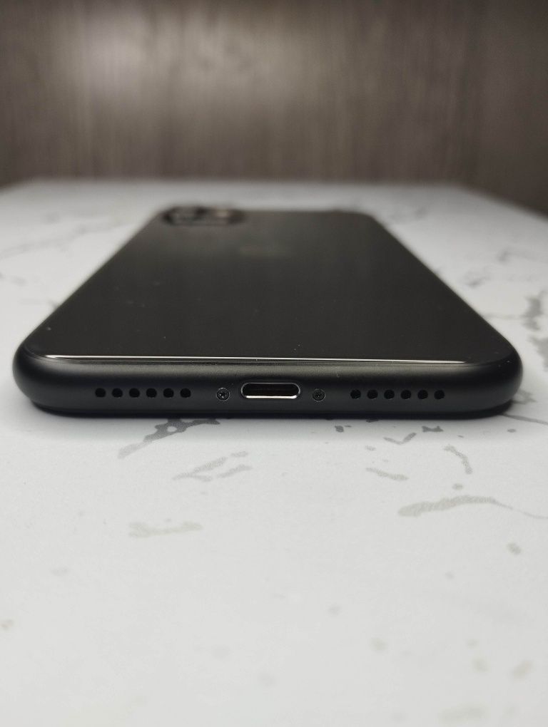 iPhone 11   KH/A