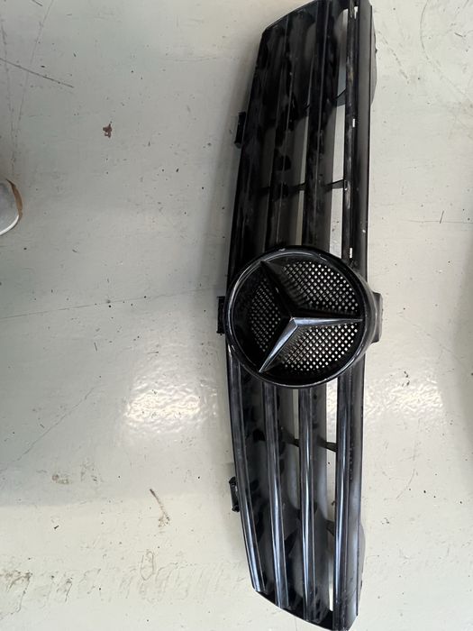 Mercedes W219 Cls предна решетка