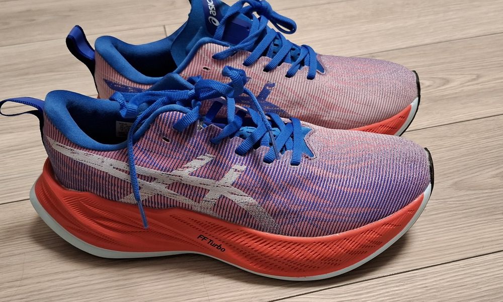 Asics Superblast, noi, nr. 42