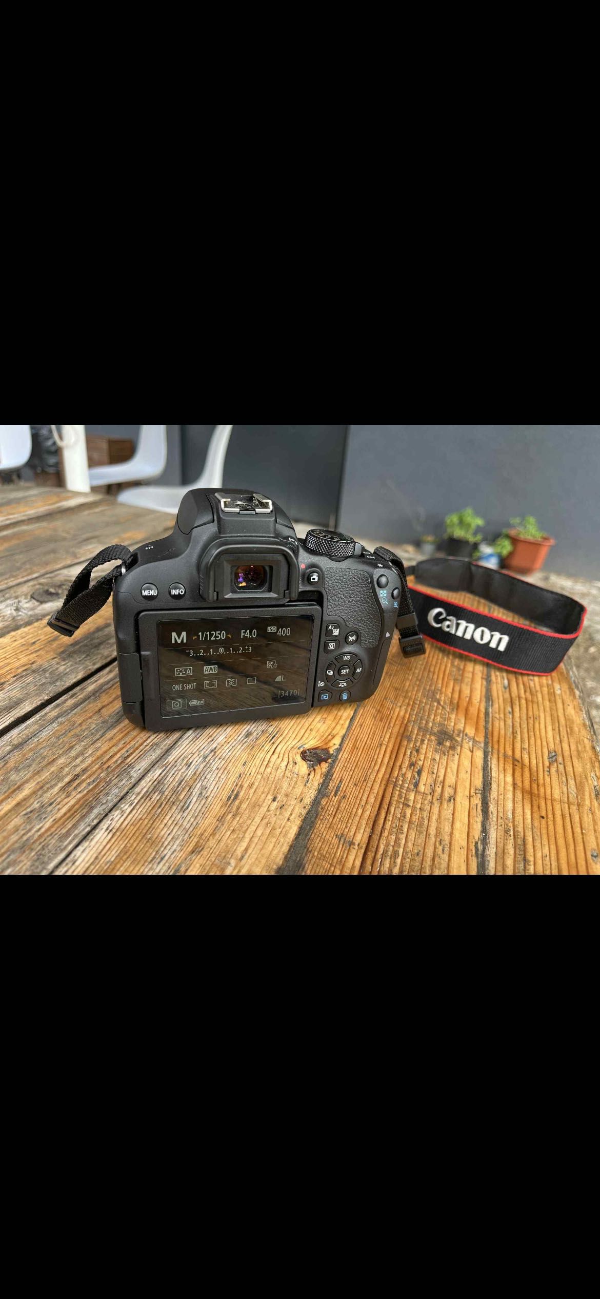 Canon EOS 800D + 2 обектива + светкавица + чанта