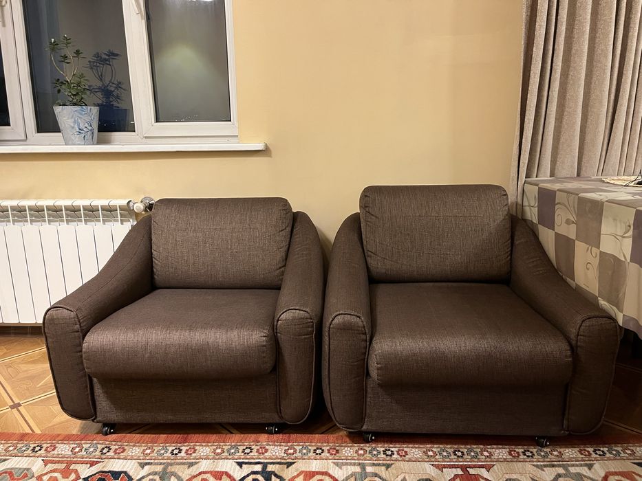 Продаются два передвижных кресла