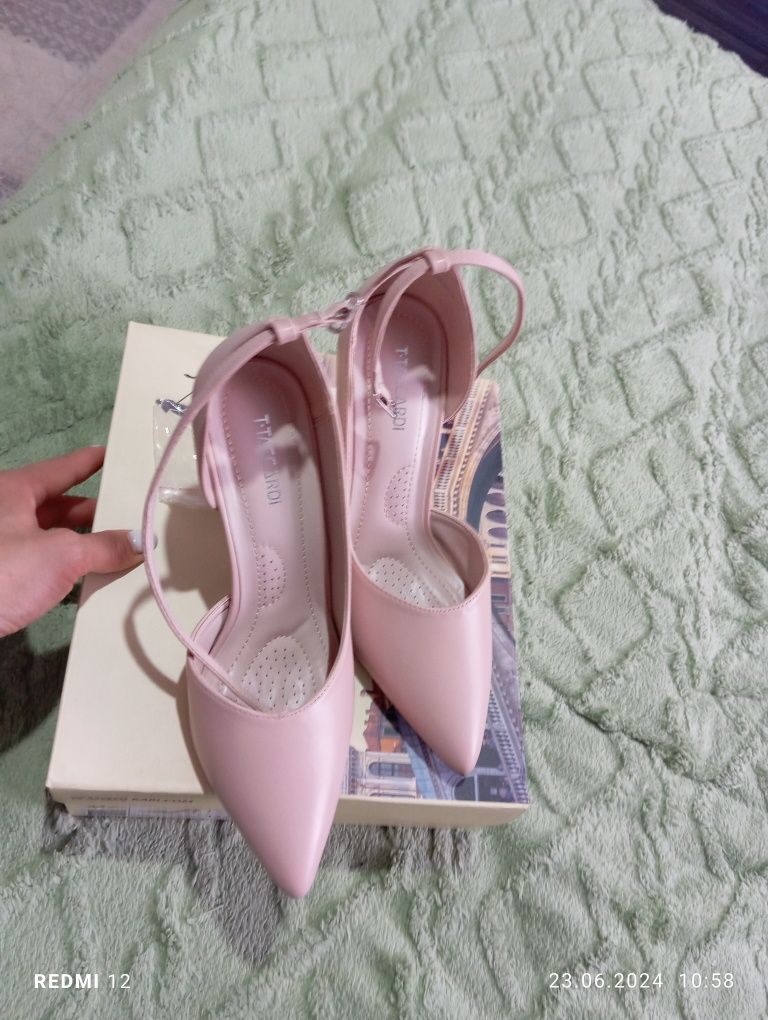 Продам..туфли37р