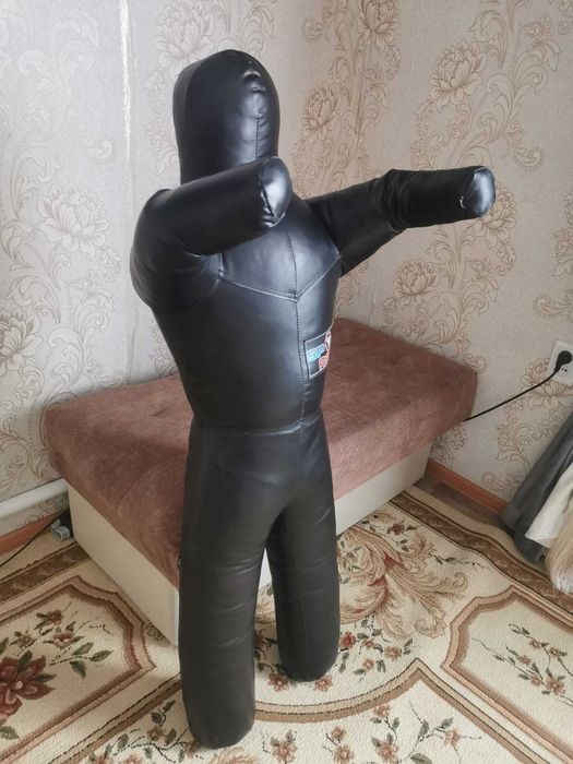 Продам недорого маникен
