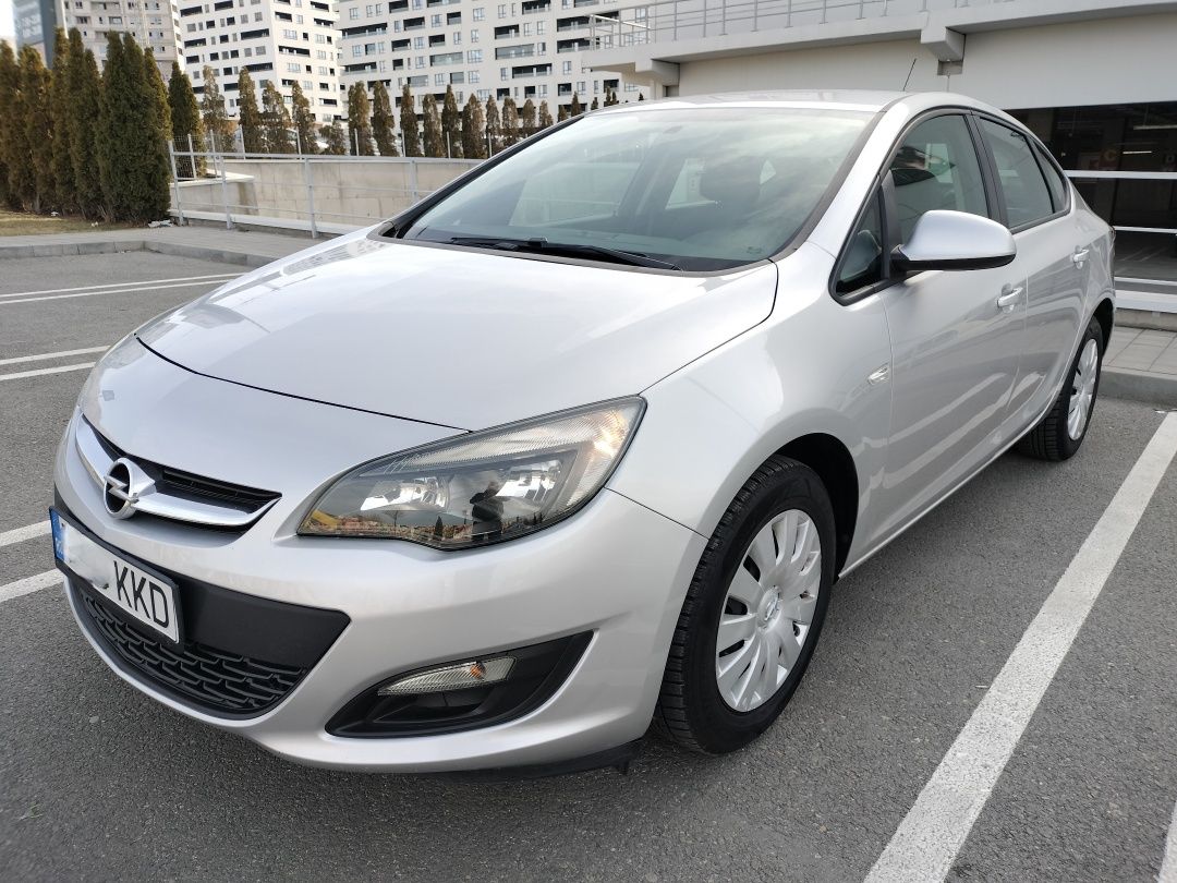 Opel Astra j, 06/2018,Cutie automată,1.6 benzina,Rate fără avans