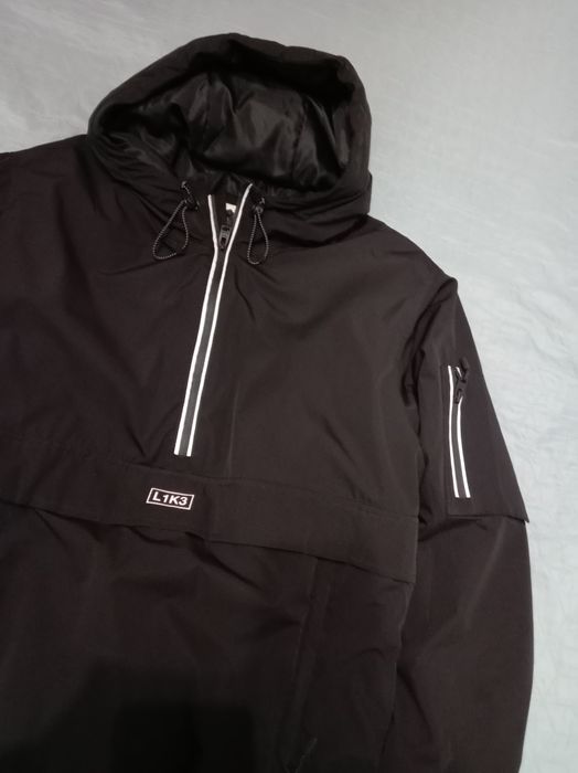 Geaca bărbați neagră, mărime M, marca Bershka, geaca este purtată