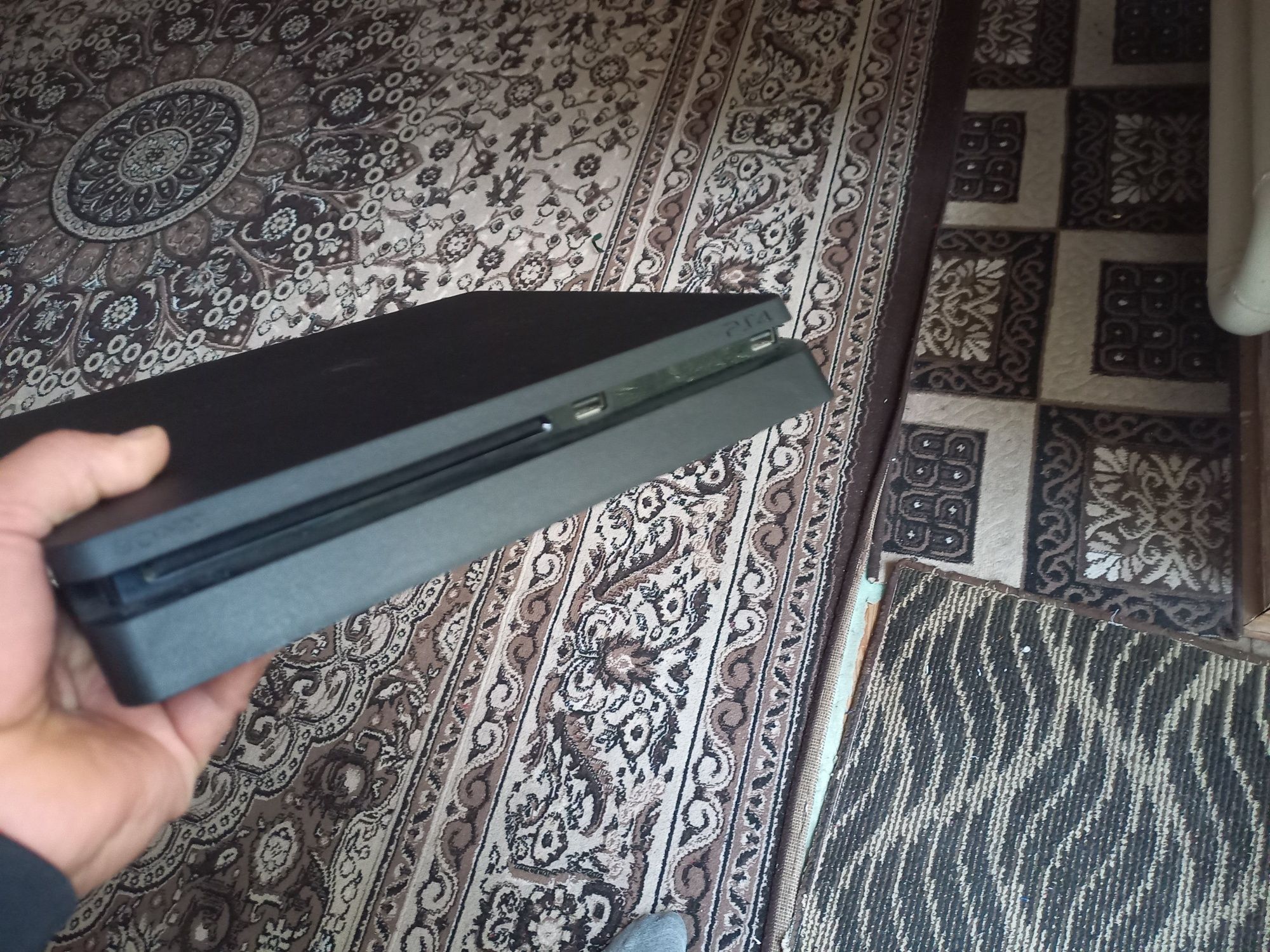 PS4 slim holati ideal yangi 1TB vzlom Golden Hen proshivfka bogan.