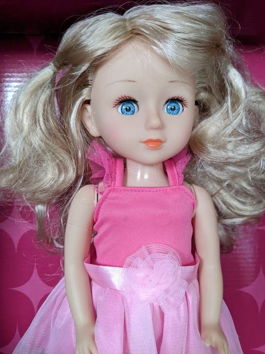 Кукла Виктория - ходи, говори на български, танцува...