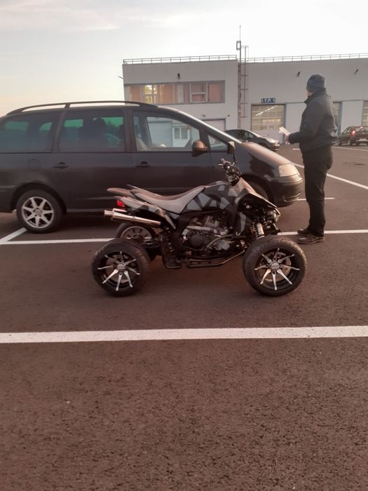 Vând atv de  strada