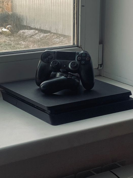 игровая приставка Playstation 4
