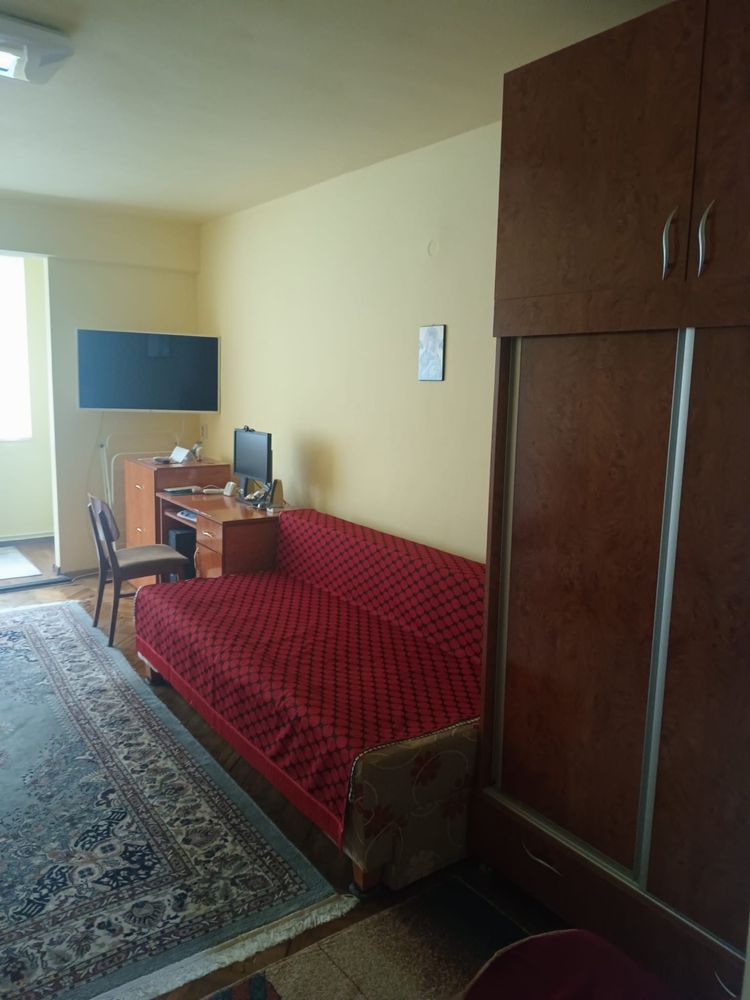 Vand apartament 2 camere semidecomandat in DEVA