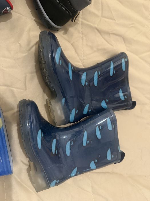 Продавам различни модели детски обувки